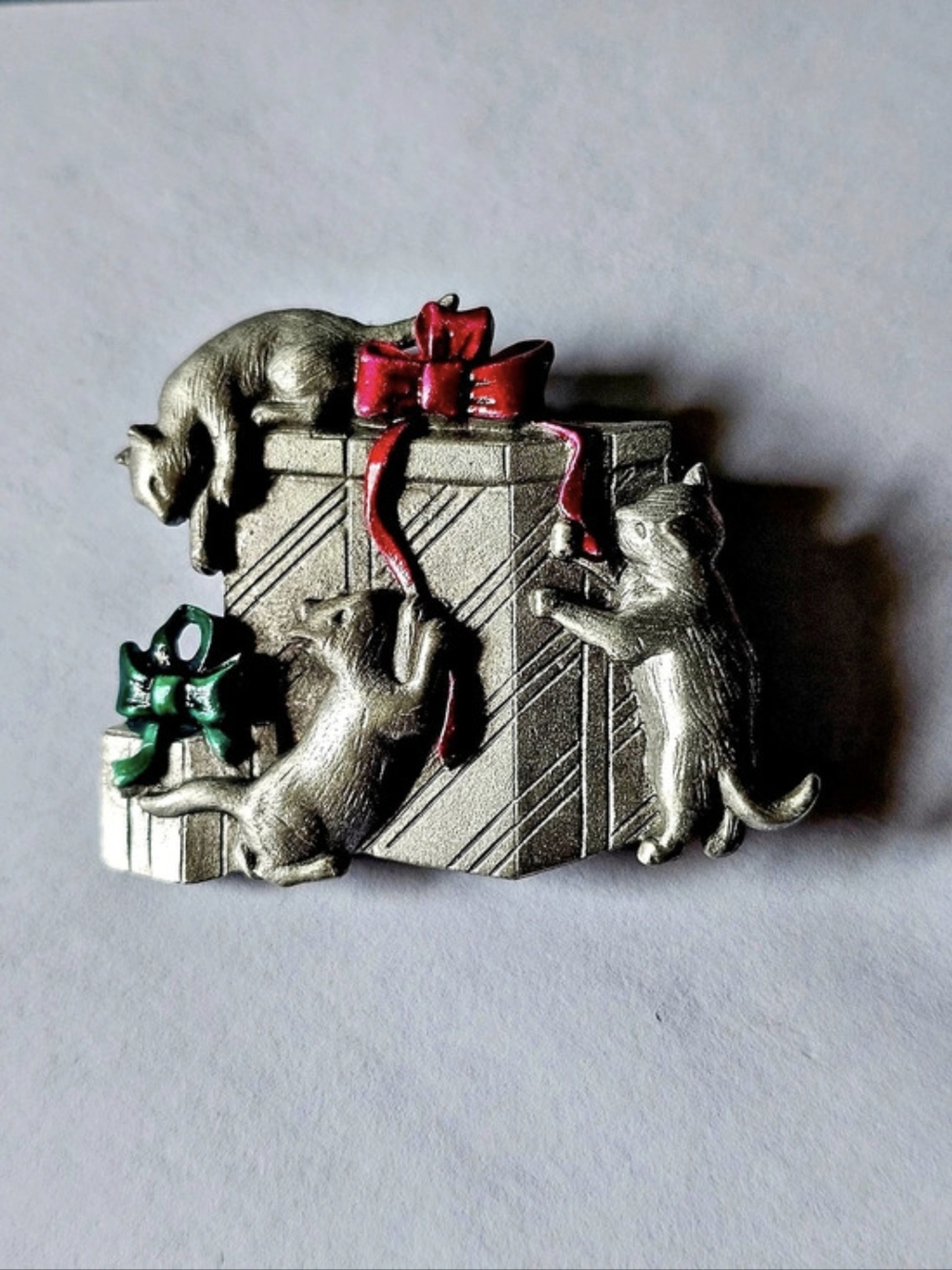 Jonette Jewelry Cat Kitten in Gift Box Christmas Brooch Pin
